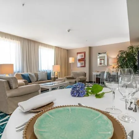 Holiday Hotel 4*